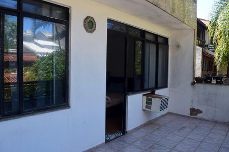 Casa de condomínio à venda com 250m², 4 quartos e 1 vaga Casa de condomínio à venda com 250m², 4 quartos e 1 vagaVaranda