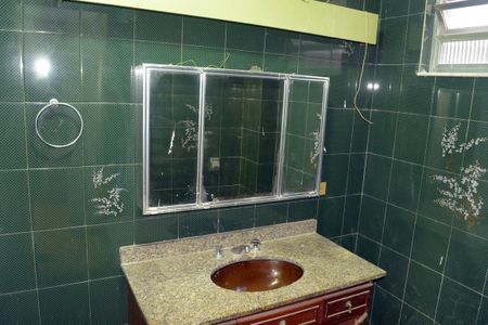 Casa de condomínio à venda com 250m², 4 quartos e 1 vaga Casa de condomínio à venda com 250m², 4 quartos e 1 vagaBanheiro do Quarto 1