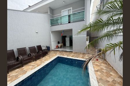 Casa à venda com 280m², 3 quartos e 4 vagas Casa à venda com 280m², 3 quartos e 4 vagasÁrea comum - Piscina