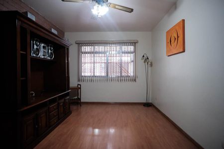 Casa à venda com 110m², 3 quartos e 2 vagasSala