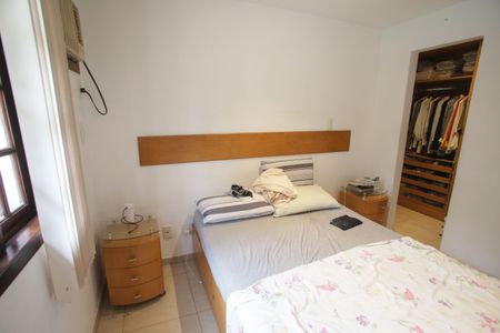 Casa de condomínio à venda com 220m², 5 quartos e 1 vaga Casa de condomínio à venda com 220m², 5 quartos e 1 vagaSuíte