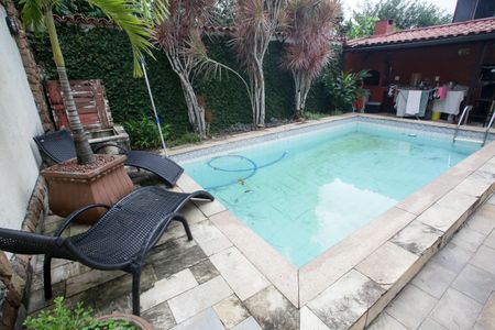 Casa de condomínio à venda com 220m², 5 quartos e 1 vaga Casa de condomínio à venda com 220m², 5 quartos e 1 vagaPiscina