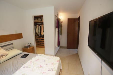 Casa de condomínio à venda com 220m², 5 quartos e 1 vaga Casa de condomínio à venda com 220m², 5 quartos e 1 vagaSuíte