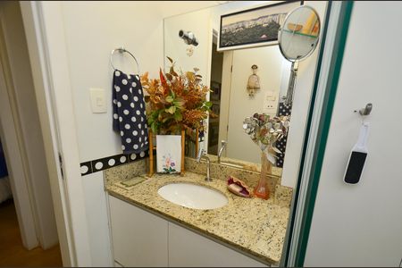 Apartamento à venda com 110m², 2 quartos e 4 vagas Apartamento à venda com 110m², 2 quartos e 4 vagasBanheiro social1