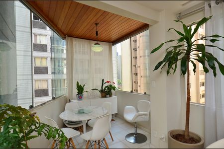 Apartamento à venda com 110m², 2 quartos e 4 vagas Apartamento à venda com 110m², 2 quartos e 4 vagasVaranda