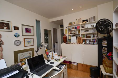 Apartamento à venda com 110m², 2 quartos e 4 vagas Apartamento à venda com 110m², 2 quartos e 4 vagasEscritorio