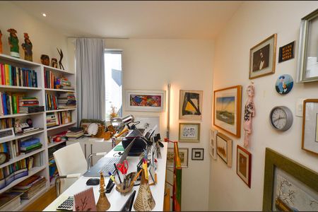 Apartamento à venda com 110m², 2 quartos e 4 vagas Apartamento à venda com 110m², 2 quartos e 4 vagasEscritorio