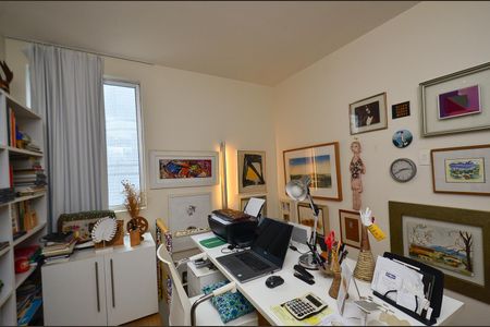 Apartamento à venda com 110m², 2 quartos e 4 vagas Apartamento à venda com 110m², 2 quartos e 4 vagasEscritorio