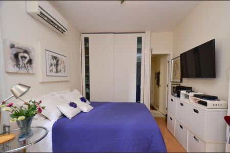 Apartamento à venda com 110m², 2 quartos e 4 vagas Apartamento à venda com 110m², 2 quartos e 4 vagasSuite