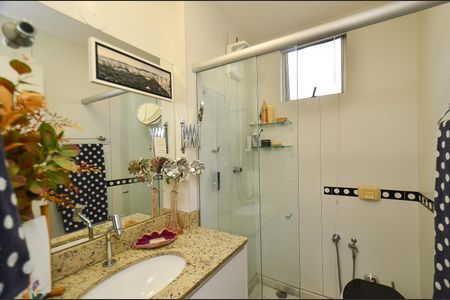 Apartamento à venda com 110m², 2 quartos e 4 vagas Apartamento à venda com 110m², 2 quartos e 4 vagasBanheiro social1