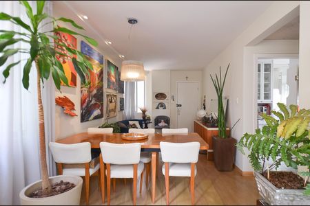 Apartamento à venda com 110m², 2 quartos e 4 vagas Apartamento à venda com 110m², 2 quartos e 4 vagasSala