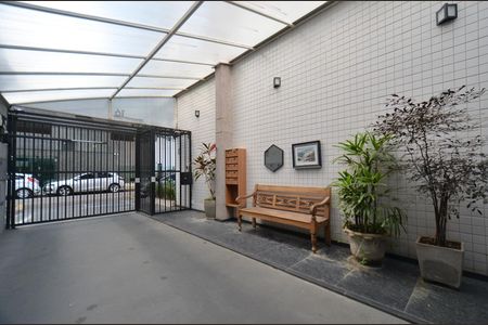 Apartamento à venda com 110m², 2 quartos e 4 vagas Apartamento à venda com 110m², 2 quartos e 4 vagasEntrada