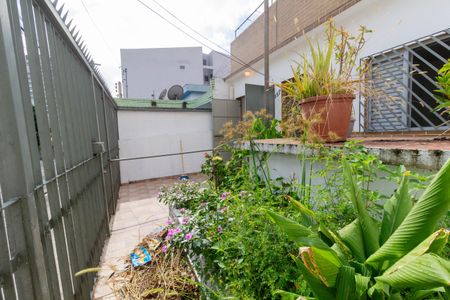 Casa à venda com 180m², 2 quartos e 4 vagasQuintal