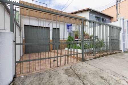 Casa à venda com 180m², 2 quartos e 4 vagasFachada e Placa