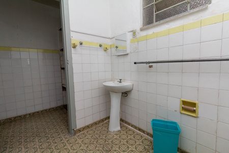 Casa à venda com 180m², 2 quartos e 4 vagasBanheiro