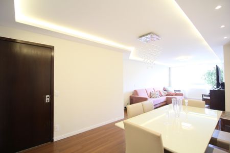 Apartamento à venda com 127m², 4 quartos e 2 vagasSala