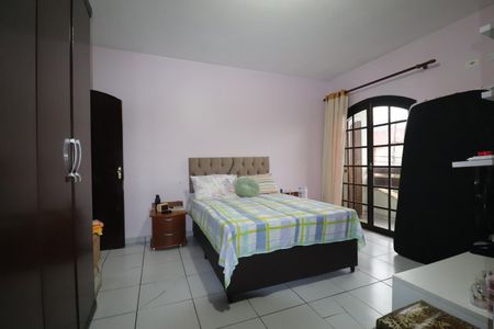 Casa à venda com 175m², 4 quartos e 4 vagasQuarto 1 suíte