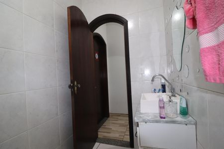 Casa à venda com 175m², 4 quartos e 4 vagasBanheiro 2