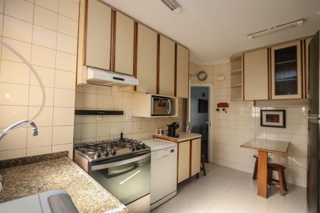 Apartamento à venda com 143m², 4 quartos e 2 vagasCozinha