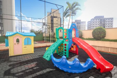 Apartamento à venda com 143m², 4 quartos e 2 vagasÁrea comum - Playground