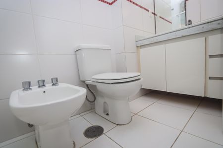 Apartamento à venda com 143m², 4 quartos e 2 vagasBanheiro da Suíte 1