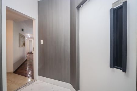 Apartamento à venda com 143m², 4 quartos e 2 vagasHall social