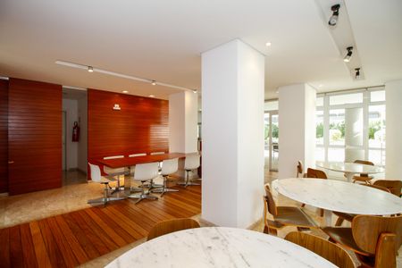 Apartamento à venda com 113m², 2 quartos e 2 vagas Apartamento à venda com 113m², 2 quartos e 2 vagasÁrea Comum - Salão de Festas