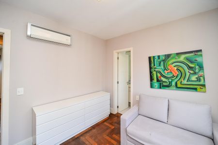 Apartamento à venda com 161m², 3 quartos e 3 vagas Apartamento à venda com 161m², 3 quartos e 3 vagasSuíte 2