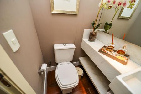Apartamento à venda com 161m², 3 quartos e 3 vagas Apartamento à venda com 161m², 3 quartos e 3 vagasLavabo