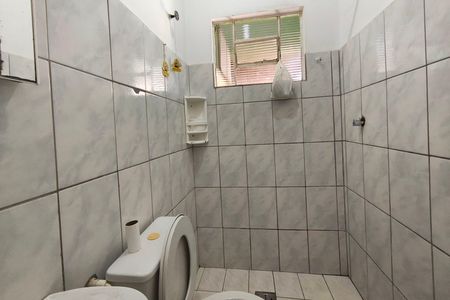 Casa à venda com 200m², 1 quarto e 12 vagas Casa à venda com 200m², 1 quarto e 12 vagasBanheiro
