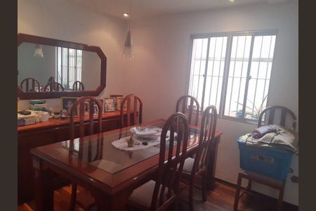 Casa à venda com 197m², 3 quartos e 2 vagas