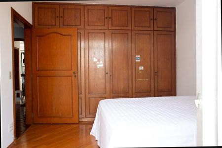 Casa à venda com 405m², 5 quartos e 4 vagas