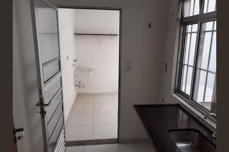 Casa à venda com 120m², 2 quartos e 1 vaga