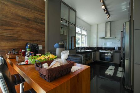 Apartamento à venda com 183m², 4 quartos e 6 vagas