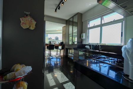 Apartamento à venda com 183m², 4 quartos e 6 vagas