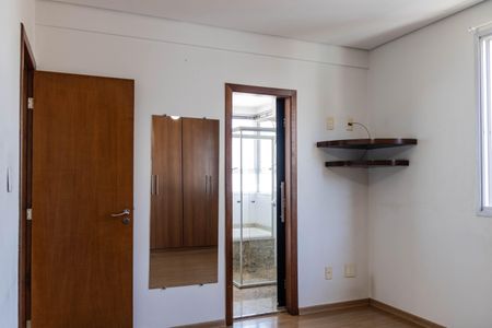 Apartamento à venda com 160m², 4 quartos e 4 vagas Apartamento à venda com 160m², 4 quartos e 4 vagasSuíte