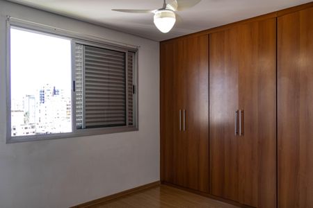 Apartamento à venda com 160m², 4 quartos e 4 vagas Apartamento à venda com 160m², 4 quartos e 4 vagasSuíte