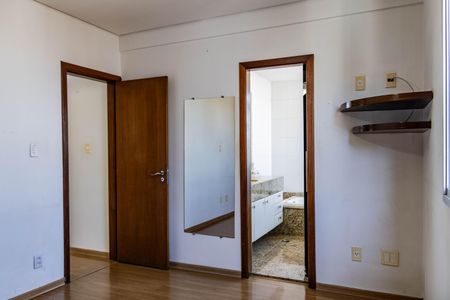 Apartamento à venda com 160m², 4 quartos e 4 vagas Apartamento à venda com 160m², 4 quartos e 4 vagasSuíte