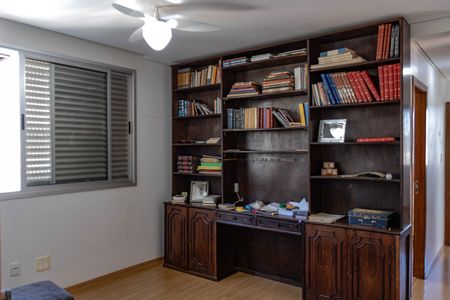 Apartamento à venda com 160m², 4 quartos e 4 vagas Apartamento à venda com 160m², 4 quartos e 4 vagasEscritório