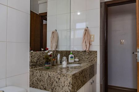 Apartamento à venda com 160m², 4 quartos e 4 vagas Apartamento à venda com 160m², 4 quartos e 4 vagasBanheiro