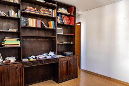 Apartamento à venda com 160m², 4 quartos e 4 vagas Apartamento à venda com 160m², 4 quartos e 4 vagasEscritório
