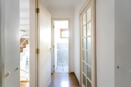 Casa à venda com 384m², 4 quartos e 3 vagas Casa à venda com 384m², 4 quartos e 3 vagasFoto 13