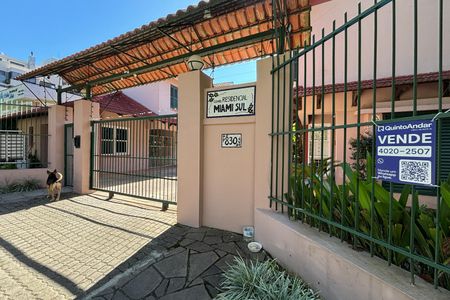 Casa de condomínio à venda com 133m², 3 quartos e 2 vagas Casa de condomínio à venda com 133m², 3 quartos e 2 vagasFachada
