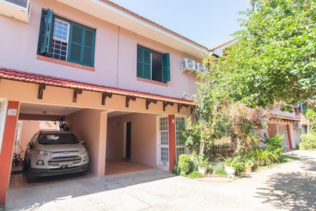 Casa de condomínio à venda com 133m², 3 quartos e 2 vagas Casa de condomínio à venda com 133m², 3 quartos e 2 vagasFachada