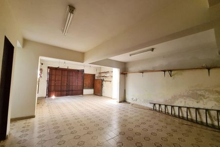 Casa à venda com 250m², 3 quartos e 5 vagas Casa à venda com 250m², 3 quartos e 5 vagasGaragem