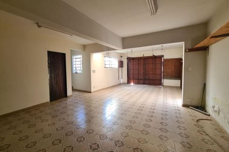 Casa à venda com 250m², 3 quartos e 5 vagas Casa à venda com 250m², 3 quartos e 5 vagasGaragem