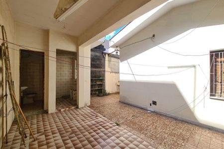 Casa à venda com 250m², 3 quartos e 5 vagas Casa à venda com 250m², 3 quartos e 5 vagasQuintal