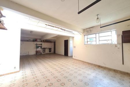 Casa à venda com 250m², 3 quartos e 5 vagas Casa à venda com 250m², 3 quartos e 5 vagasGaragem