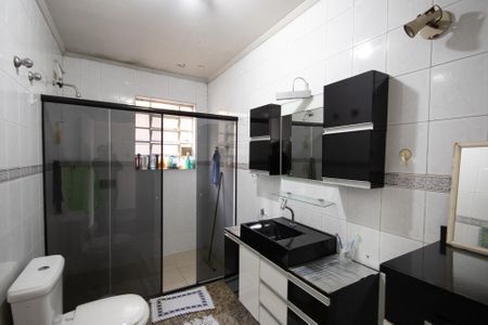 Casa à venda com 380m², 4 quartos e 7 vagas Casa à venda com 380m², 4 quartos e 7 vagasBanheiro 1
