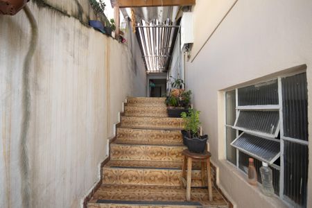 Casa à venda com 380m², 4 quartos e 7 vagas Casa à venda com 380m², 4 quartos e 7 vagasEscada